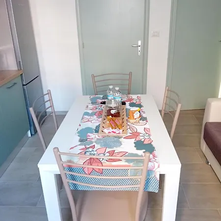 Petite Maison آستي